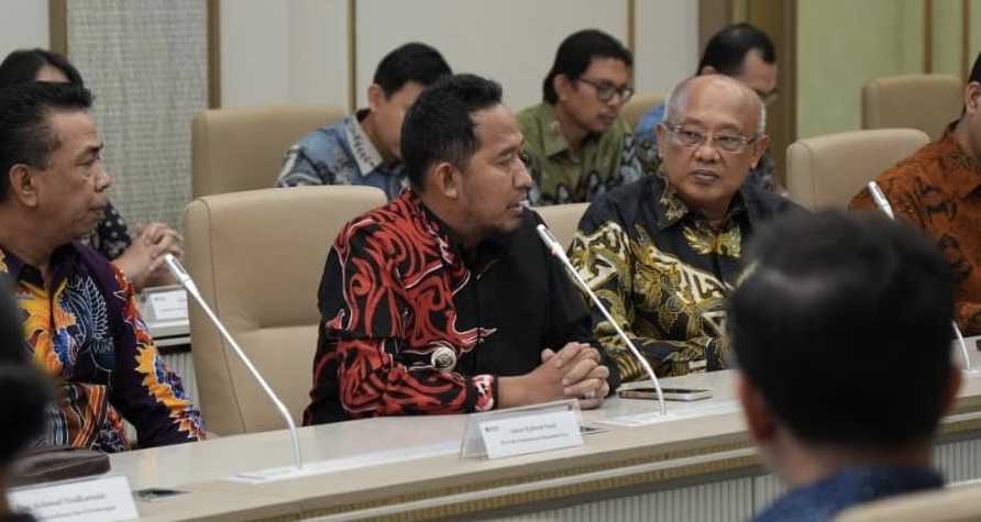 Bupati Sumenep, Achmad Fauzi Wongsojudo saat memberikan pemaparan. (Foto : Istimewa)